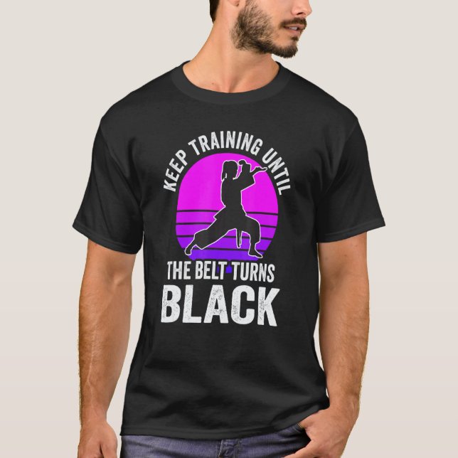 Trainiere weiter, bis der Gürtel schwarz wird Kara T-Shirt (Vorderseite)