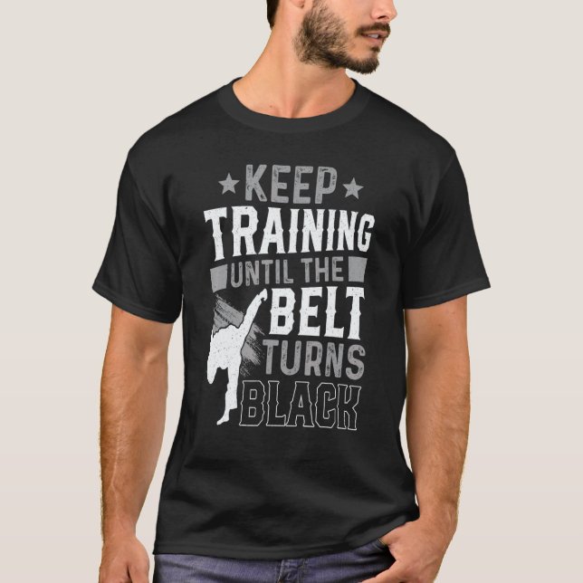Trainiere weiter, bis der Gürtel schwarz wird Kara T-Shirt (Vorderseite)