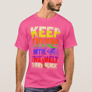 Training behalten, bis der Gürtel schwarze Kung Fu T-Shirt