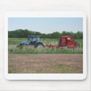Traktor auf dem Gebiet Mousepad