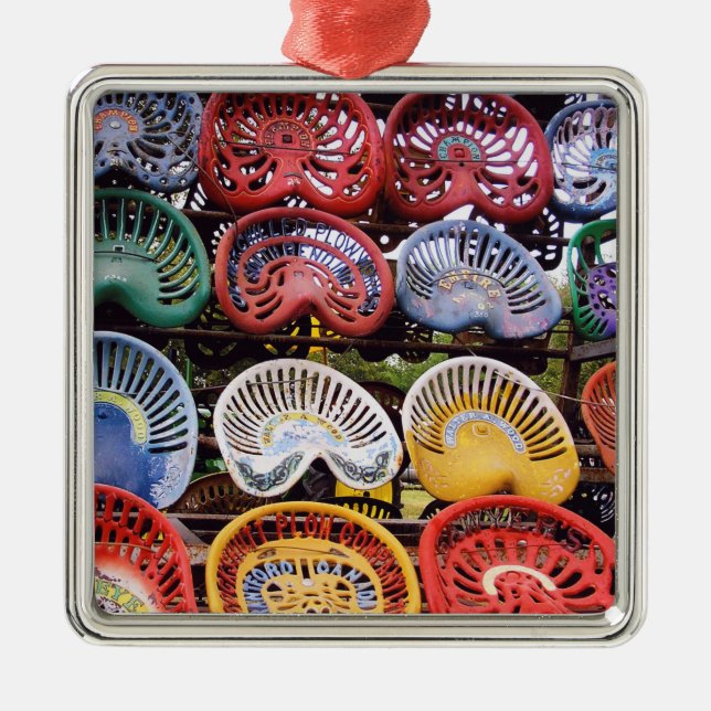 Traktor-Sitze an der Traktor-Show Ornament Aus Metall (Vorne)