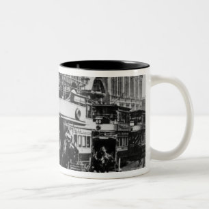 Trams in Manchester, c.1900 Zweifarbige Tasse