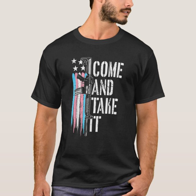 Transgender kommen und nehmen es sich mit Artikel  T-Shirt (Vorderseite)