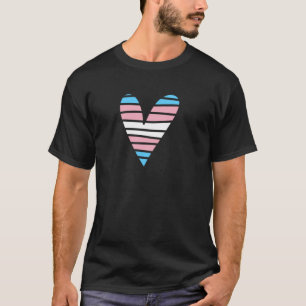 Transgender Stolz Herz mit gestreiften LGBTQ+ Farb T-Shirt