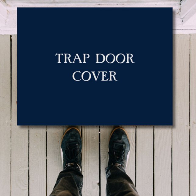 "TRAP TÜR COVER" Funny Introvertierte antisozial Fußmatte (This funny "TRAP DOOR COVER" doormat is perfect for sarcastic introverts + the antisocial!)