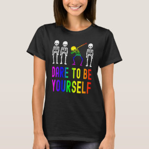 Trau Dich Selbst Zu Sein Lgbt Stolz Skelett Dabbin T-Shirt