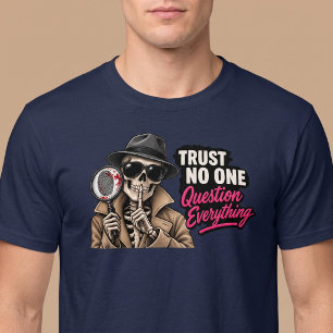 Traue Niemandem Frag Alles Echte Kriminalfälle T-Shirt