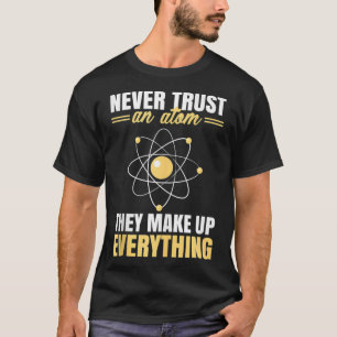 Trauen Sie nie einem Atom, das alles lustig macht T-Shirt