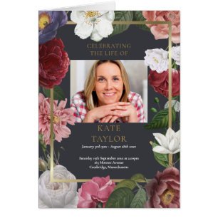 Trauerfeier Programm mit Blumenschmuck