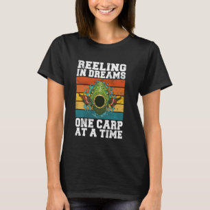 Träume mit einem Karpfen nach dem anderen beim Kar T-Shirt