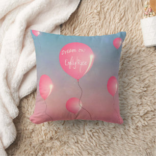 Träumen auf rosa Ballons in Himmel inspirierender  Kissen