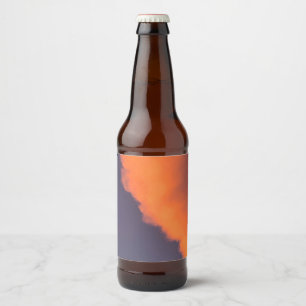 Träumende, magische Wolken in traumhaften, magisch Bierflaschenetikett