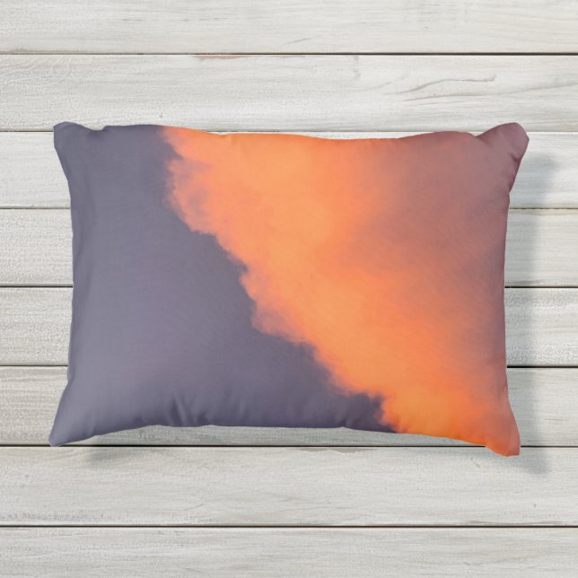 Träumende, magische Wolken in traumhaften, magisch Kissen Für Draußen (Rückseite)