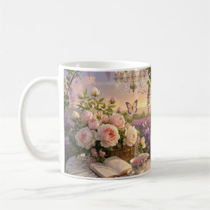 Träumende, sanfte Szene einer üppigen, floralen Kaffeetasse