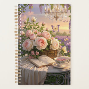 Träumende, sanfte Szene einer üppigen, floralen Planer