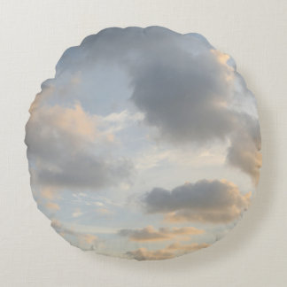 Träumerische karibische Wolken 9 Rundes Kissen