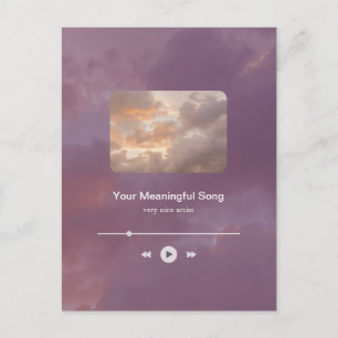 Träumerischer minimalistischer Musikplayer und Lie Postkarte