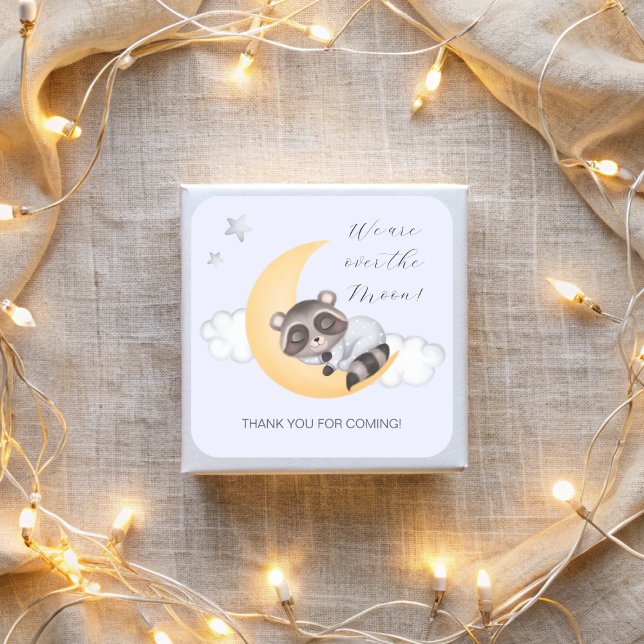Traumhaft über der Moon Raccoon Baby Dusche Quadratischer Aufkleber (Dreamy Over the Moon Raccoon Boy Baby Shower Square Sticker)