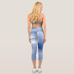 Traumhafte blaue Töne in einem quadratischen Muste Capri Leggings