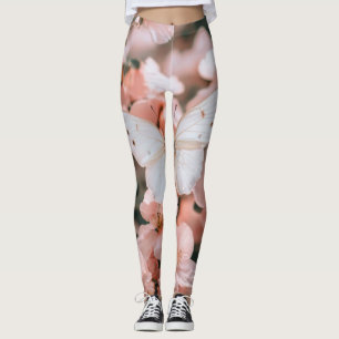 Traumhafter weißer Schmetterling auf sanften rosa Leggings