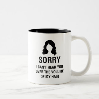 TRAURIG. ICH KANN SIE ÜBER DEM VOLUMEN MEINES ZWEIFARBIGE TASSE