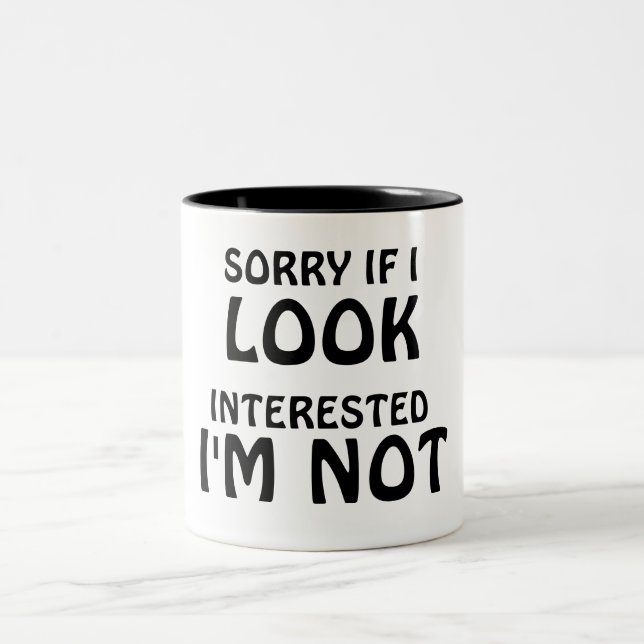 Traurig, wenn ich interessiert… mich SCHAUE, sind Zweifarbige Tasse (Mittel)