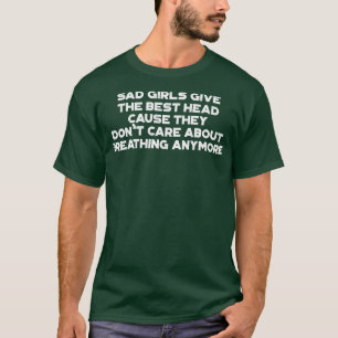 Traurige Mädchen geben den besten Kopf, weil sie n T-Shirt