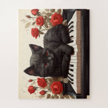 Traurige schwarze Katze am Klavier