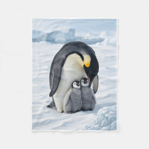 Traurige süße Pinguine in Schnee-Fliesblanke Fleecedecke