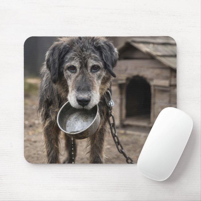 Trauriger Hund mit leerer Wasserschüssel Mousepad (Mit Mouse)