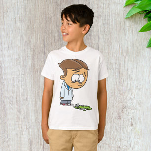 Trauriger Jungenwissenschaftler mit gescheitertem T-Shirt