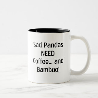 Trauriger Pandas BEDARF Kaffee… und Bambus! Zweifarbige Tasse
