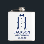 Trauzeuge Blue Bow Krawatte Flachmann<br><div class="desc">Diese Flasche ist großartig für die Trauzeugen. Wenn alle Ihre Hochzeitsfeier werden Anzüge tragen, wäre dieses Design mit Hosenträgern und eine Bogen-Krawatte in Blau perfekt. Lässig aber formell. Es wäre großartig für ein Junggesellenwochenende oder eine Junggeselle. Ein lustiges Geschenk für eine tolle Zeit. Holen Sie sich eine für alle im...</div>