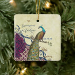 Trauzeuge Navy & Raspberry Vintag Peacock Keramikornament<br><div class="desc">Hochzeitslehre Hochzeitsfeiertage - um die Hintergrundfarbe zu ändern - klicken Sie auf anpassen - klicken Sie auf Bearbeiten - wählen Sie das letzte Tool aus dem Drop-Down-Menü und wählen Sie eine der angezeigten Farben aus, oder geben Sie Ihren RGB-Hex-Code für Ihre Hochzeitsfarbe ein - um die Farbe des Schriftartes zu...</div>