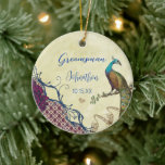 Trauzeuge Navy & Raspberry Vintag Peacock Keramikornament<br><div class="desc">Hochzeit Keepake Liebe Vögel Pfauenhochzeit Geschenke Party. Hochzeitsfeier Sake,  Trauzeuge Geschenke,  Trauzeuge Geschenke. Halten Sie das Foto des Team Groom auf dem Rücken für einen einzigartigen Hochzeitsgedanken für Ihr Team!</div>