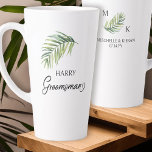 Trauzeuge Palm Leaf Wedding Party Geschenk Milchtasse<br><div class="desc">Hochzeitsgeschenk Tasse für Ihren Trauzeuge - oder für jeden in Ihrer Hochzeitsfeier. Trauzeuge wird in Wirbler handgeschriebener Kalligrafie geschrieben, und Sie können dies leicht auf eine andere Rolle umschalten, indem Sie das Designwerkzeug eingeben oder mir eine Nachricht für Hilfe schicken. Das Design umfasst ein tropisches Palmenblatt in Aquarellfarbe, das auch...</div>