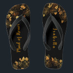 Trauzeugin Emerald Green & Gold Foliage Flip Flops<br><div class="desc">Diese wunderschönen smaragdgrünen und goldgrün blättrigen Trauzeuginnen-Flip-Flops sind mit goldenem Blattmuster und moderner Typografie auf zeitlos dunkelgrünem Hintergrund ausgestattet. Es ist ein schönes Geschenk für Ihr Brautparty. Anzeigen der Auflistung auf dieser Seite, um passende Elemente zu finden. Staffel es mit deinen Informationen anpassen. Wenn Sie gewollt haben, um den Stil,...</div>