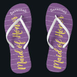 Trauzeugin Gelb und Lila Flip Flops<br><div class="desc">Golden Yellow White Stripes Pattern - Ändern Sie die Farbe, indem Sie auf Anpassen klicken. Und sagen Sie alles, was Sie gewollt haben. Machen Sie diese eine Art Flip Flops, die Ihre Nachricht auf ihnen haben. Sei das Gerede vom Strand! Personalisiert mit Ihrem Namen oder was auch immer und Titel...</div>
