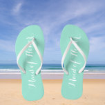 Trauzeugin Trendy Seafoam Color Flip Flops<br><div class="desc">Gönnen Sie Ihren Hochzeitsjungfrauen diese stilvollen Trauzeuginnen-Flip-Flops,  die eine trendige Meeresfrüchte-Farbe sind,  zusammen mit einem weißen,  stilisierten Skript,  um Ihr ähnliches Hochzeitsfarbschema zu ergänzen. Wählen Sie die Größe des Fußes zusammen mit anderen Optionen. Sie können Ihre Flip-Flops anpassen,  um die Farbe an Ihre Wünsche anzupassen.</div>