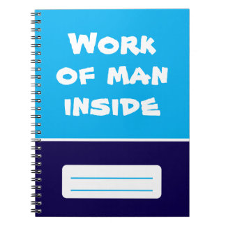 Travail de l'homme à l'intérieur du Carnet spiral