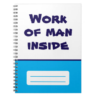 Travail de l'homme à l'intérieur du Carnet spiral