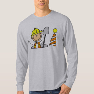 Travailleur de la construction dans le T-shirt de