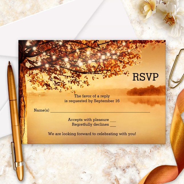 Tree String Lights Hochzeit im Herbst RSVP Card (A romantic fall wedding RSVP card with string lights on a tree overlooking the water.)