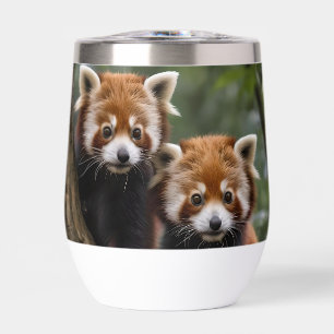 "Tree-top-Explorers: Baby Red Pandas mit Blick auf