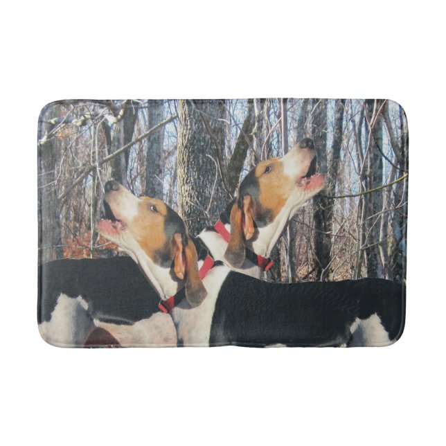 Treeing WandererCoonhounds, die Waldland heulen Badematte (Vorderseite)
