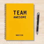 Treffen der Personalisierten Notes des Funny Team Notizbuch<br><div class="desc">Funny Team Personalisiert Notes Office Meeting Notebook enthält den Text "Team Phantastisch" mit Ihrem personalisierten Namen unten auf einem gelben Hintergrund. Personalisieren Sie diese,  indem Sie den Text in dem dafür vorgesehenen Textfeld bearbeiten. Entwickelt für Sie von ©Evco Studio www.zazzle.com/store/evcostudio</div>