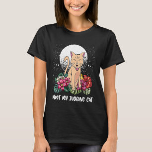 Treffen Sie meine urteilende Katze Kitten Spaß Sar T-Shirt