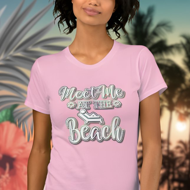 Treffen Sie mich am Strand farbenfroher Text T-Shirt (Von Creator hochgeladen)