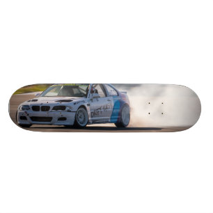 Treibendes BMW Skateboard
