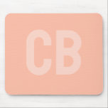 Trend Color Soft Peach Monogram Mousepad<br><div class="desc">Die trendige Frühlingsfarbe: Soft Peach. Modernes und stilvolles Mousepad mit individuell anpassbarem Monogramm aus zwei Buchstaben in einem minimalistischen Schriftart. Das schlichte und saubere Design in einer soliden Farbe bietet einen zeitlosen und klassischen Anklang. Entdecken Sie unsere Frühlingsfarben für weitere Produkte in der gleichen Farbe oder entdecken Sie andere stilvolle...</div>